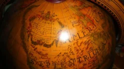 Globe bar vintage