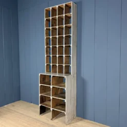 Grand ancien cabinet à casiers en bois d'atelier industriel