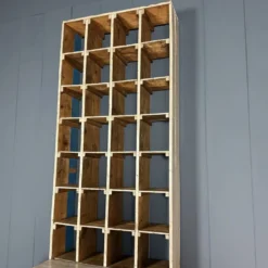 Grand ancien cabinet à casiers en bois d'atelier industriel