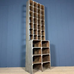 Grand ancien cabinet à casiers en bois d'atelier industriel