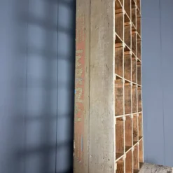 Grand ancien cabinet à casiers en bois d'atelier industriel