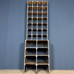 Grand ancien cabinet à casiers en bois d'atelier industriel