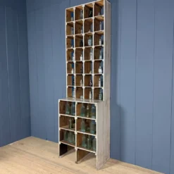 Grand ancien cabinet à casiers en bois d'atelier industriel