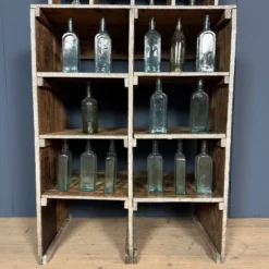 Grand ancien cabinet à casiers en bois d'atelier industriel