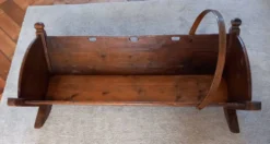 Grand berceau ancien en bois