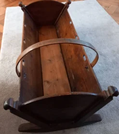 Grand berceau ancien en bois