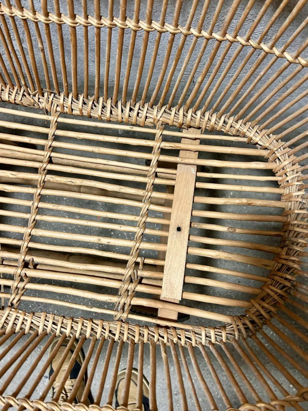 Grand berceau en rotin à roulettes vintage