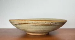 Grand bol en céramique de studio danois de style mid-century moderne de Kirsten Winther Johannsen, années 1960.