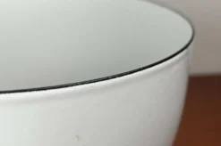 Grand bol en émail blanc danois de style mid-century moderne, années 1960