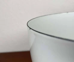 Grand bol en émail blanc danois de style mid-century moderne, années 1960