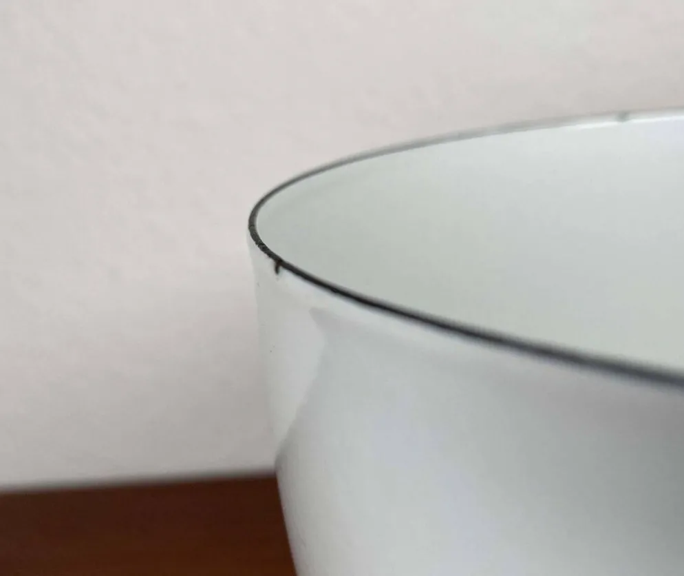 Grand bol en émail blanc danois de style mid-century moderne, années 1960