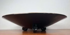 Grand bol tripod en céramique Art Déco allemand de Karlsruher Majolika, années 1940.