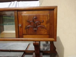 Grand buffet 2 corps en noyer et marbre