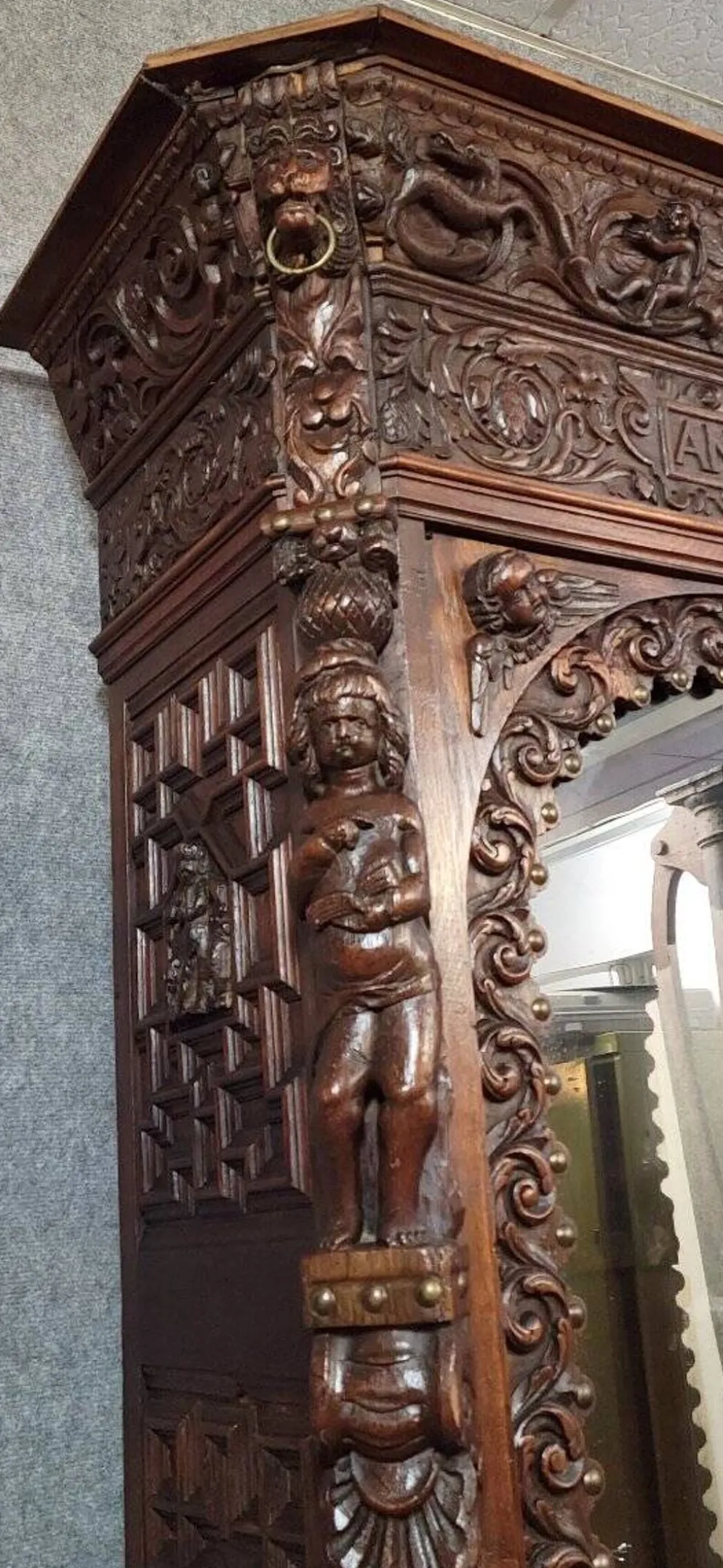 Grand buffet deux-corps style renaissance richement sculpté – « anno 1634 »