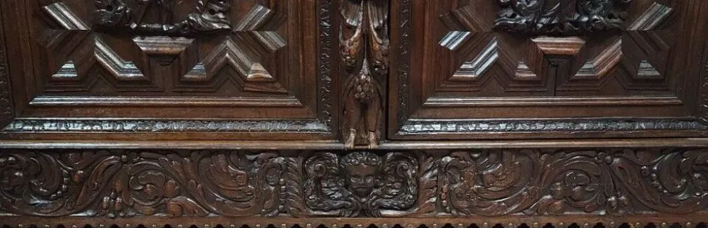 Grand buffet deux-corps style renaissance richement sculpté – « anno 1634 »