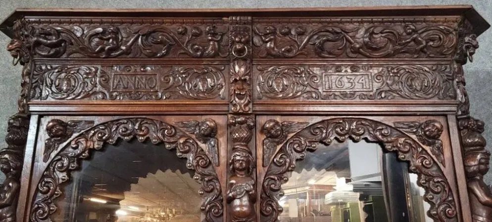 Grand buffet deux-corps style renaissance richement sculpté – « anno 1634 »