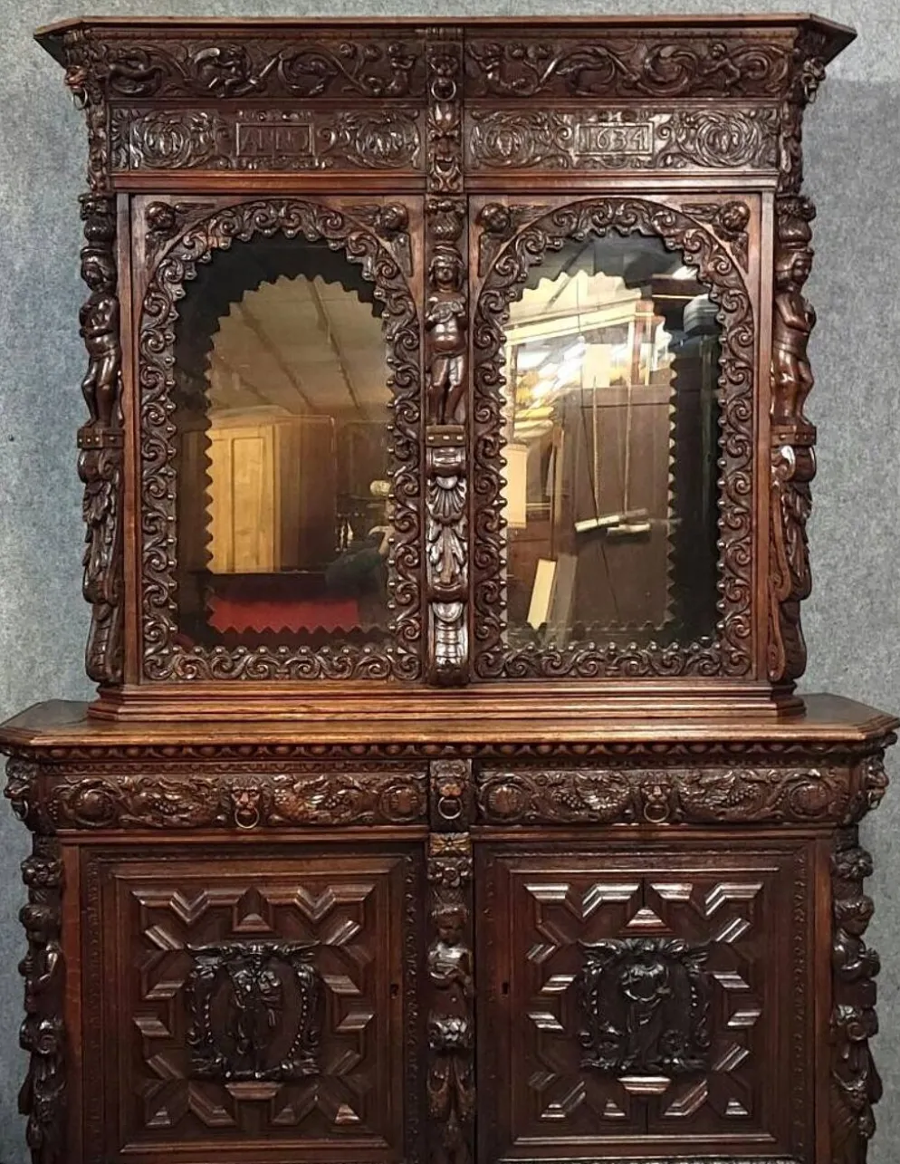 Grand buffet deux-corps style renaissance richement sculpté – « anno 1634 »