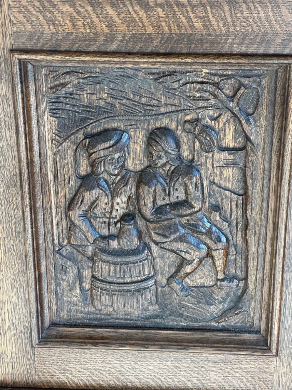 Grand buffet en chêne sculpté de style néo-Renaissance, milieu du XXe
