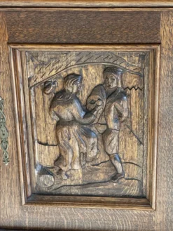 Grand buffet en chêne sculpté de style néo-Renaissance, milieu du XXe