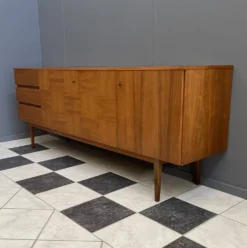 Grand buffet en palissandre des années 1960