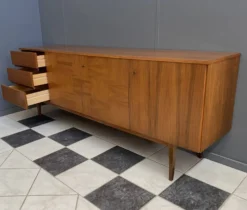 Grand buffet en palissandre des années 1960