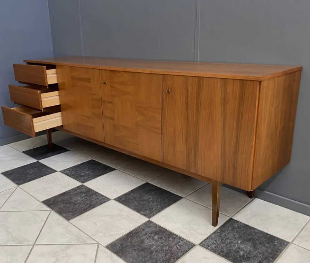 Grand buffet en palissandre des années 1960