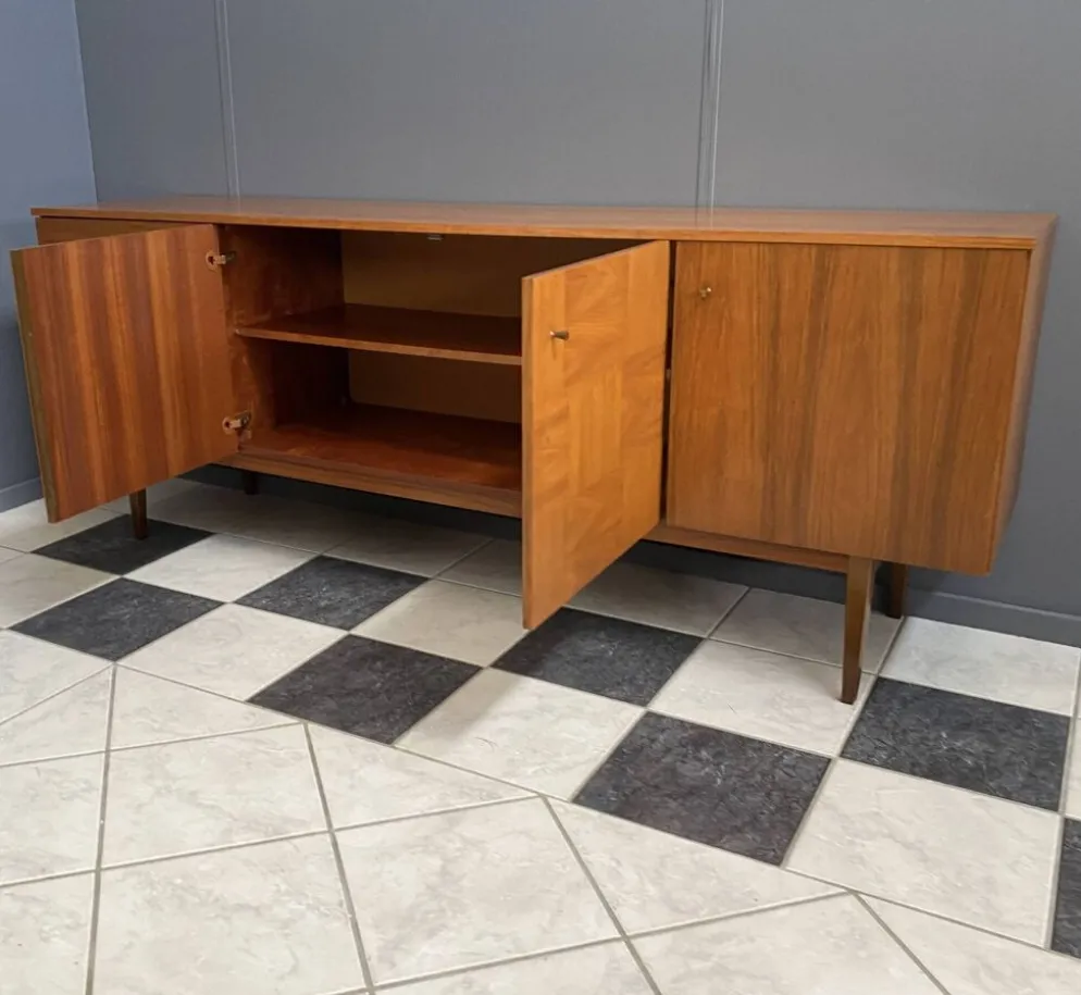 Grand buffet en palissandre des années 1960