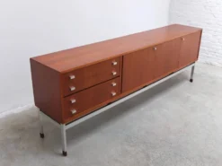 Grand buffet moderniste par Werner Wölfers pour V-Form, années 1960.