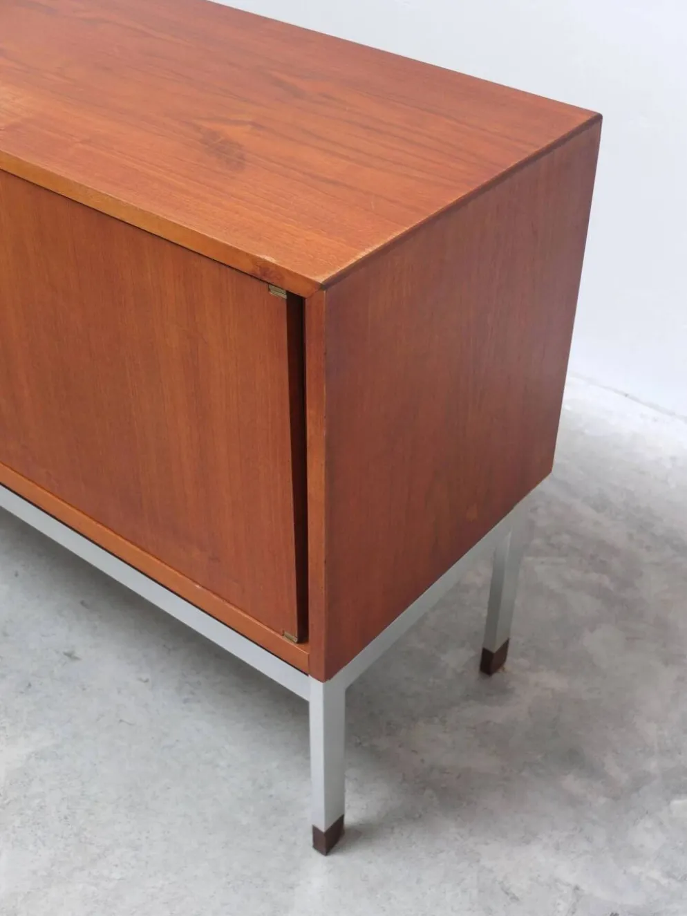 Grand buffet moderniste par Werner Wölfers pour V-Form, années 1960.