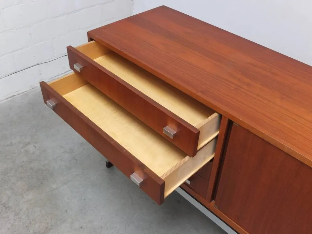 Grand buffet moderniste par Werner Wölfers pour V-Form, années 1960.