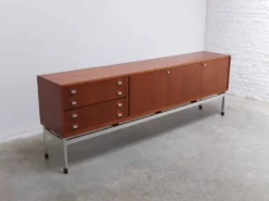 Grand buffet moderniste par Werner Wölfers pour V-Form, années 1960.