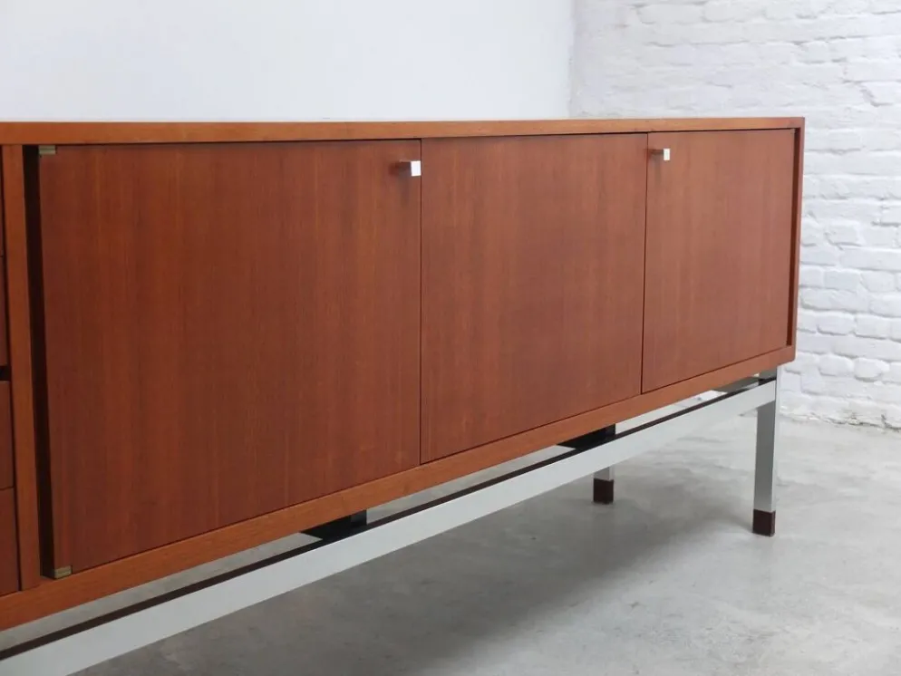 Grand buffet moderniste par Werner Wölfers pour V-Form, années 1960.