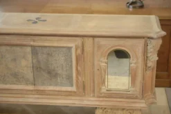 Grand buffet 4 portes en chêne cérusé, miroir églomisé et cuir 1950’s