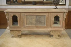 Grand buffet 4 portes en chêne cérusé, miroir églomisé et cuir 1950’s