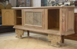 Grand buffet 4 portes en chêne cérusé, miroir églomisé et cuir 1950’s