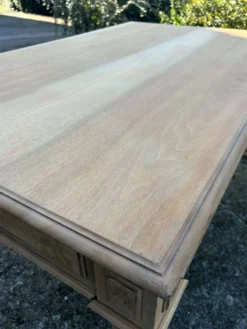 Grand bureau ancien en bois brut