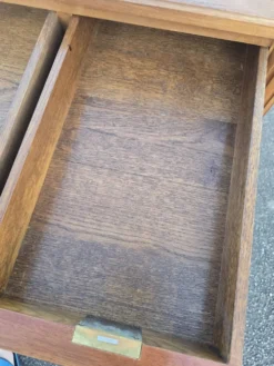 Grand bureau Louis XVI en bois – Plateau cuir