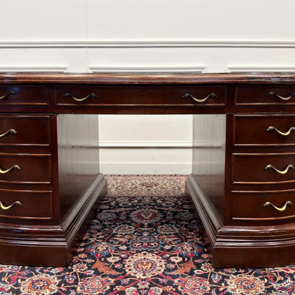 Grand bureau ovale anglais classique