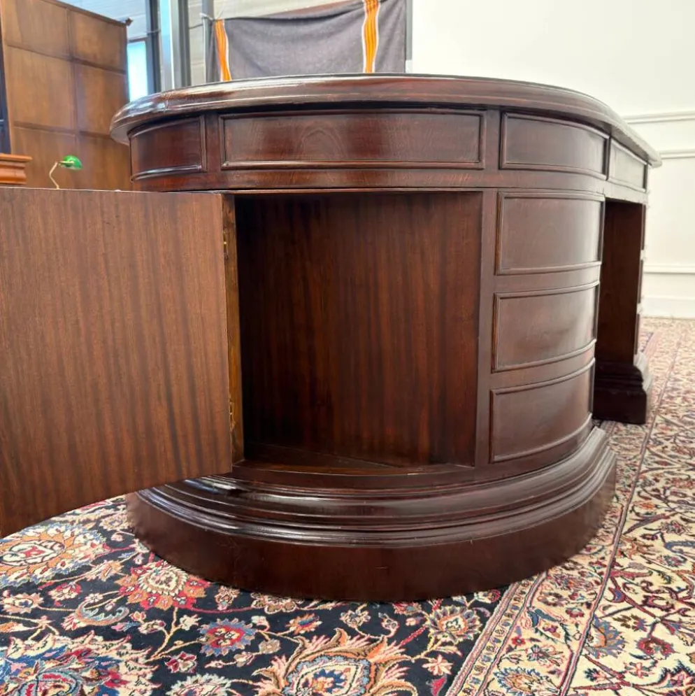 Grand bureau ovale anglais classique