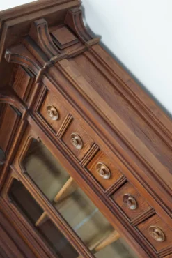 Grand cabinet d'apothicaire d'angle allemand antique en pin pitché / Vitrine vers les années 1900