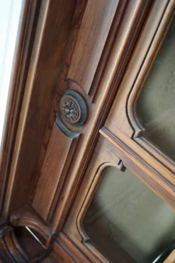 Grand cabinet d'apothicaire d'angle allemand antique en pin pitché / Vitrine vers les années 1900