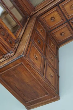 Grand cabinet d'apothicaire d'angle allemand antique en pin pitché / Vitrine vers les années 1900