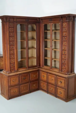 Grand cabinet d'apothicaire d'angle allemand antique en pin pitché / Vitrine vers les années 1900