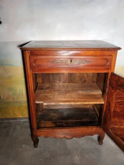 Grand confiturier style Louis XV en merisier