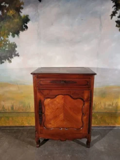 Grand confiturier style Louis XV en merisier