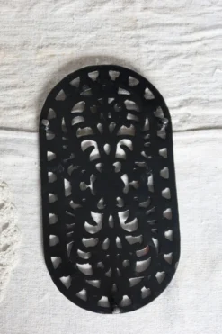 Grand dessous de plat vintage fonte ovale noir - Décor ajouré