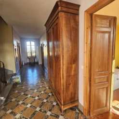 Grande armoire ancienne en noyer – fin XIXᵉ siècle – patine d’origine
