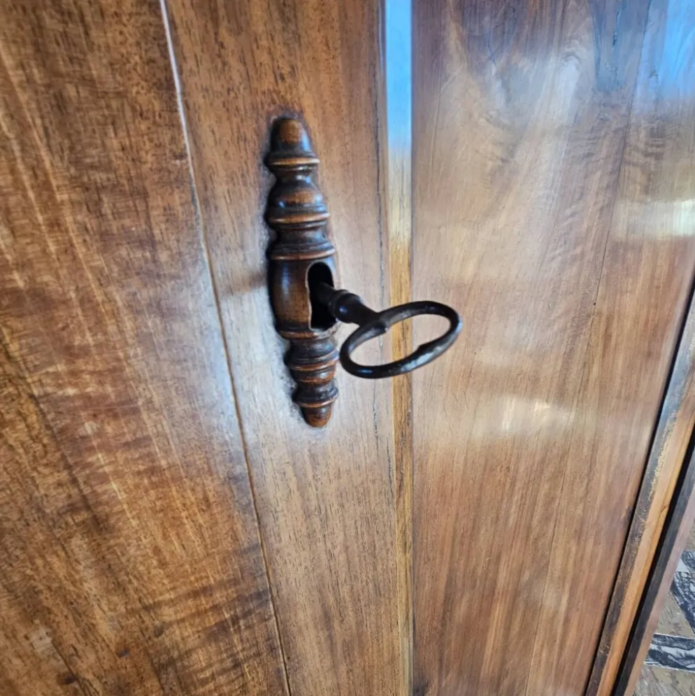 Grande armoire ancienne en noyer – fin XIXᵉ siècle – patine d’origine