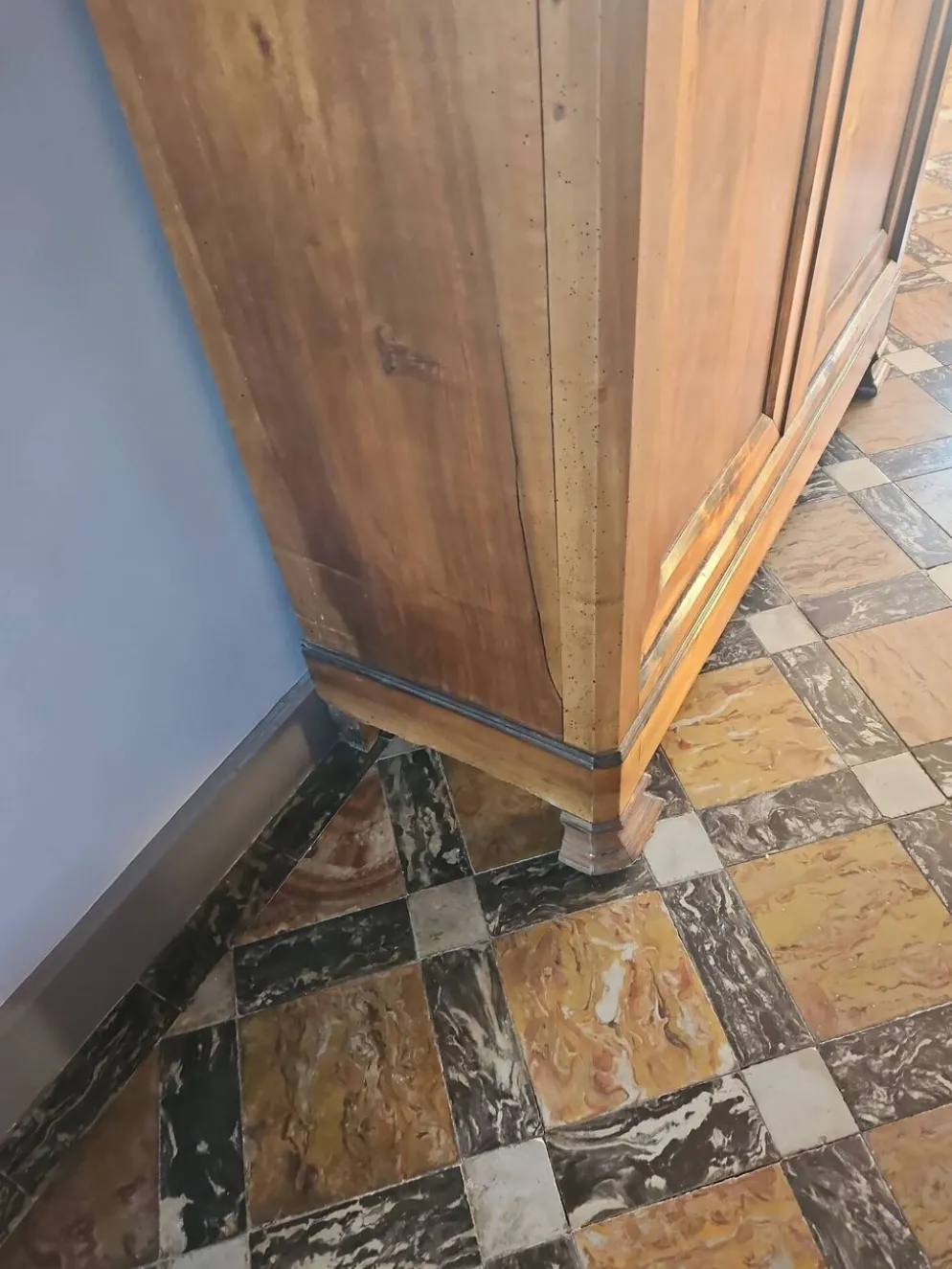 Grande armoire ancienne en noyer – fin XIXᵉ siècle – patine d’origine