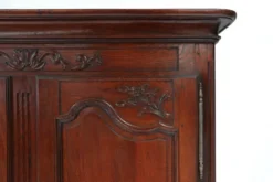 Grande armoire de mariage en bois sculpté Louis XVI, vers 1850